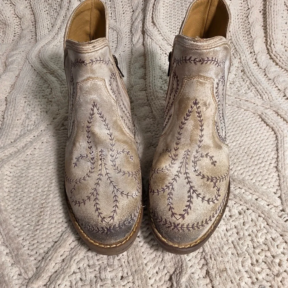 Sterling River Western Ankle Boots Booties Distressed Embroidered Women 6.5